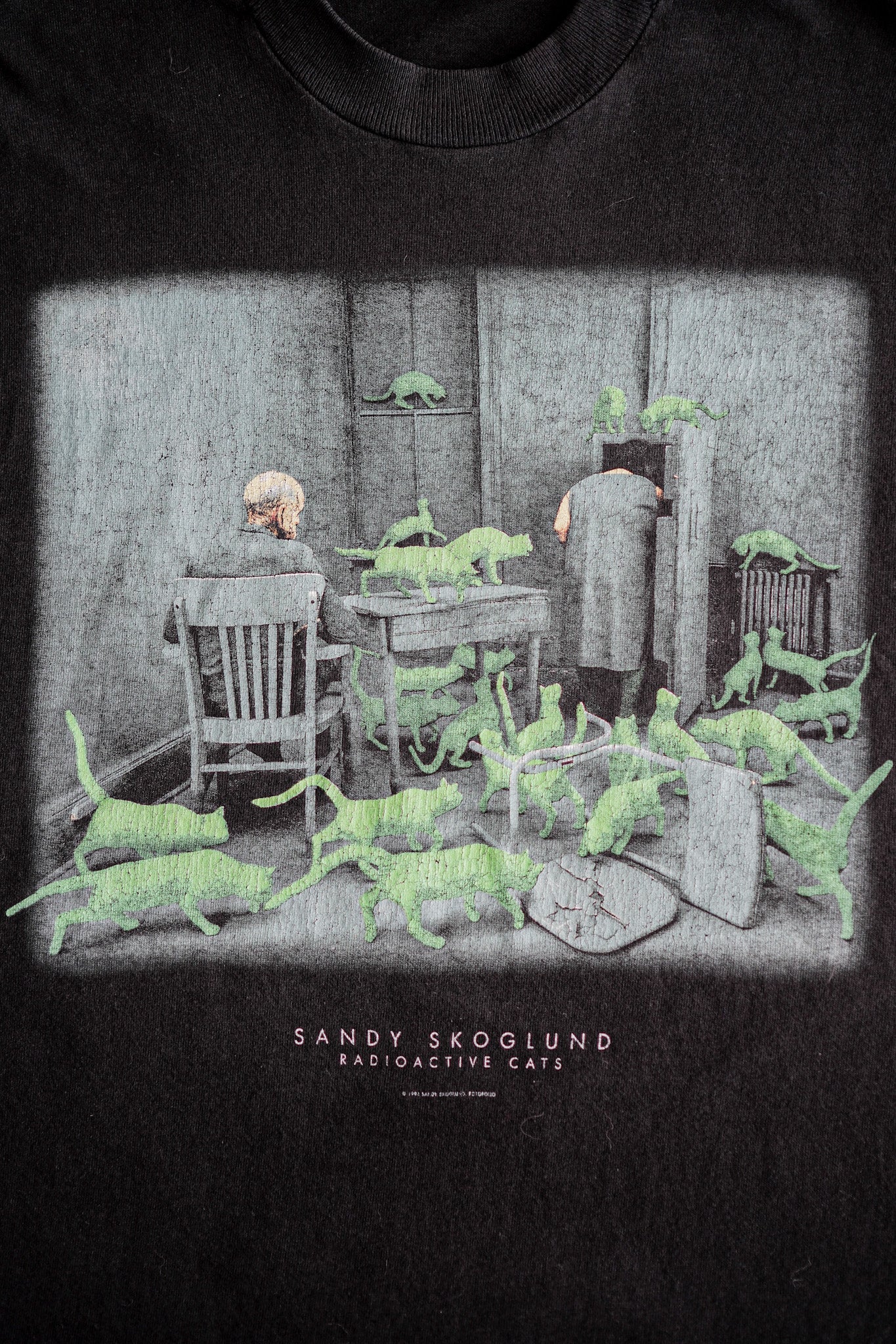 【~90's】Vintage Art Print T-shirt Size.M "Sandy Skoglund" "Radioactive Cats" "Made in U.S.A."