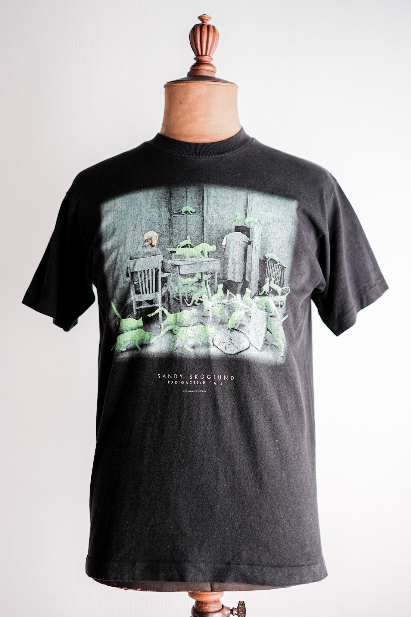 【~90's】Vintage Art Print T-shirt Size.M "Sandy Skoglund" "Radioactive Cats" "Made in U.S.A."