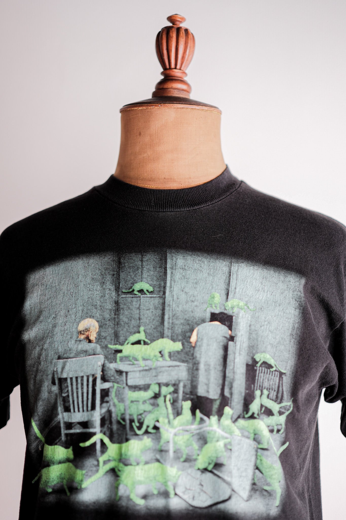 【~90's】Vintage Art Print T-shirt Size.M "Sandy Skoglund" "Radioactive Cats" "Made in U.S.A."
