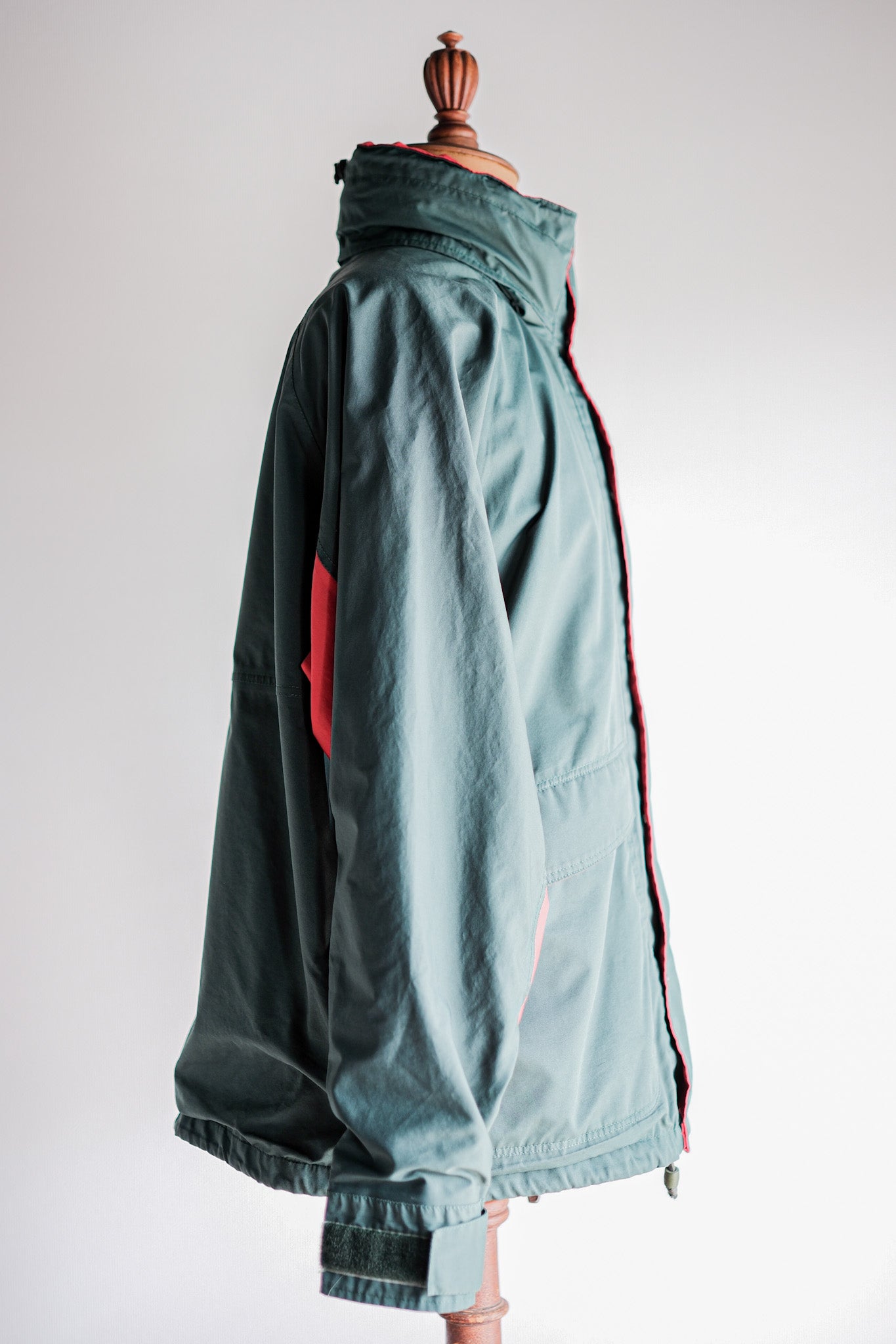 【~90's】Vintage Berghaus Nylon Hiking Jacket Size.Medium