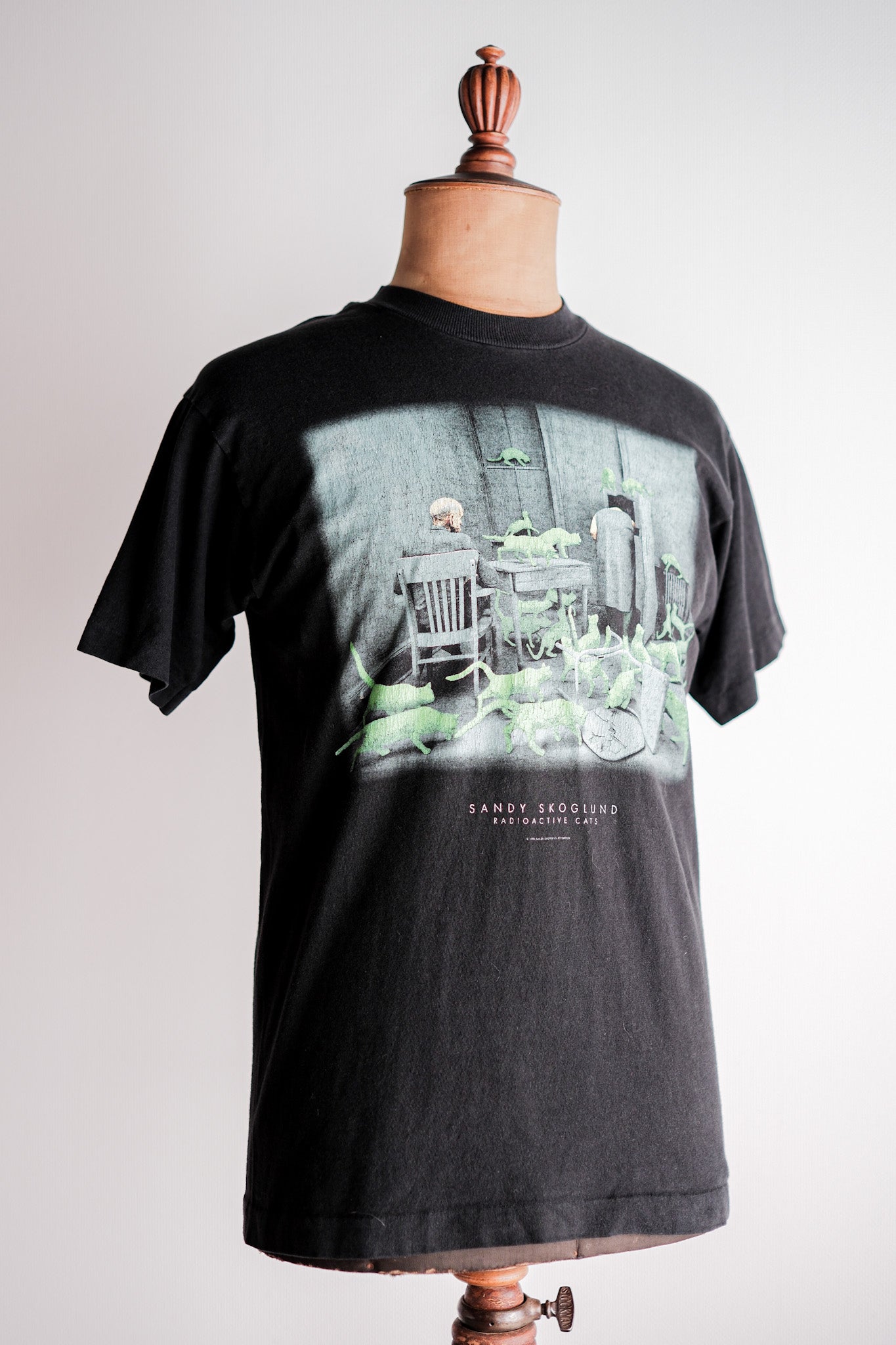 【~90's】Vintage Art Print T-shirt Size.M "Sandy Skoglund" "Radioactive Cats" "Made in U.S.A."