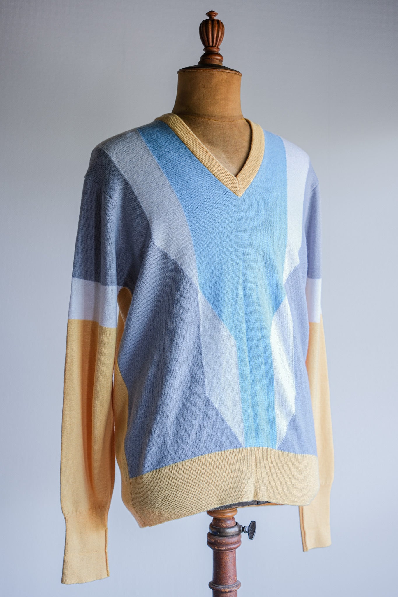 【~80's】British Vintage Wool Acrylic V-necked Sweater Size.XXL "JAEGER SPORTSMAN"