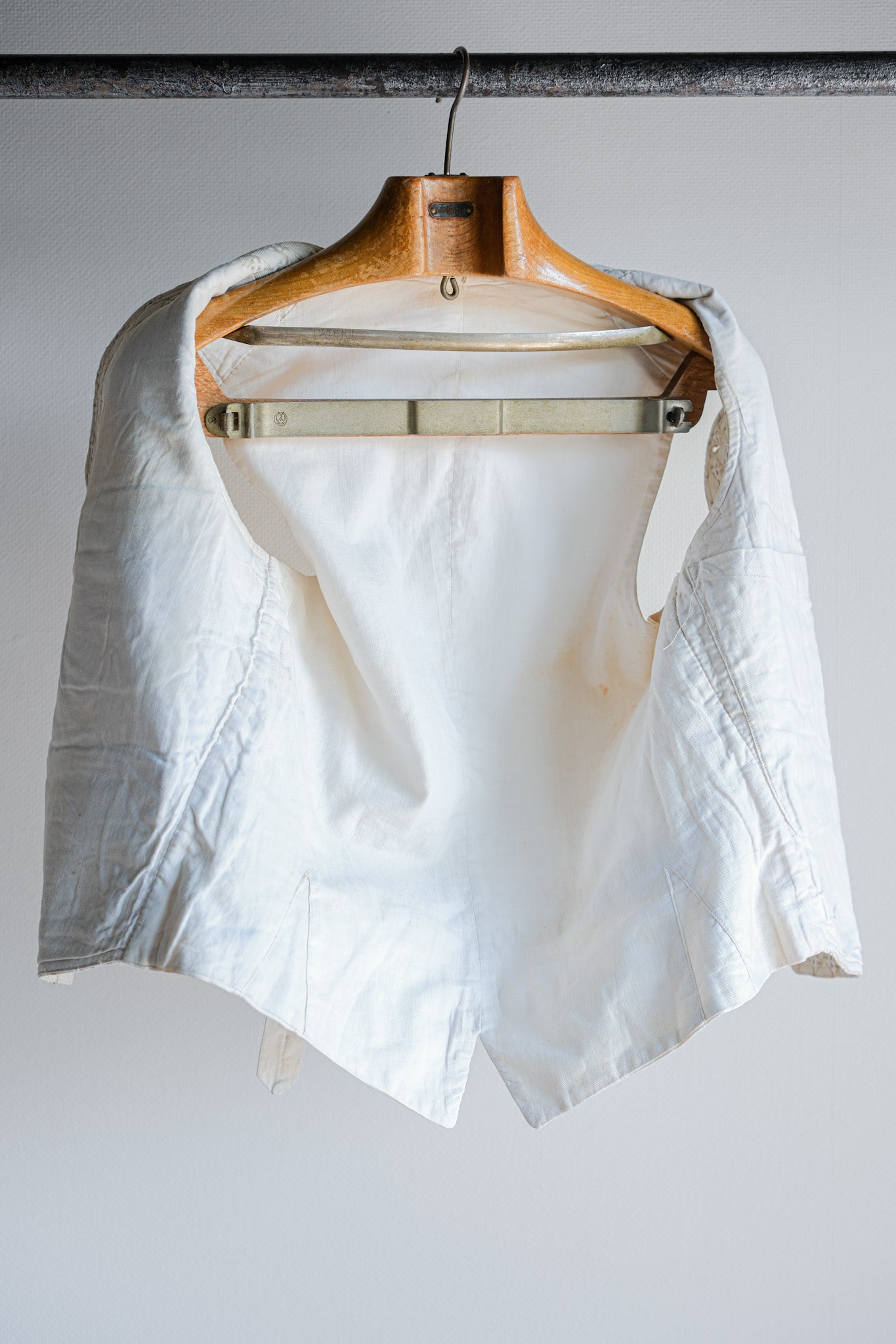 【~30's】French Vintage White Cotton Work Gilet "Unusual Fabric"