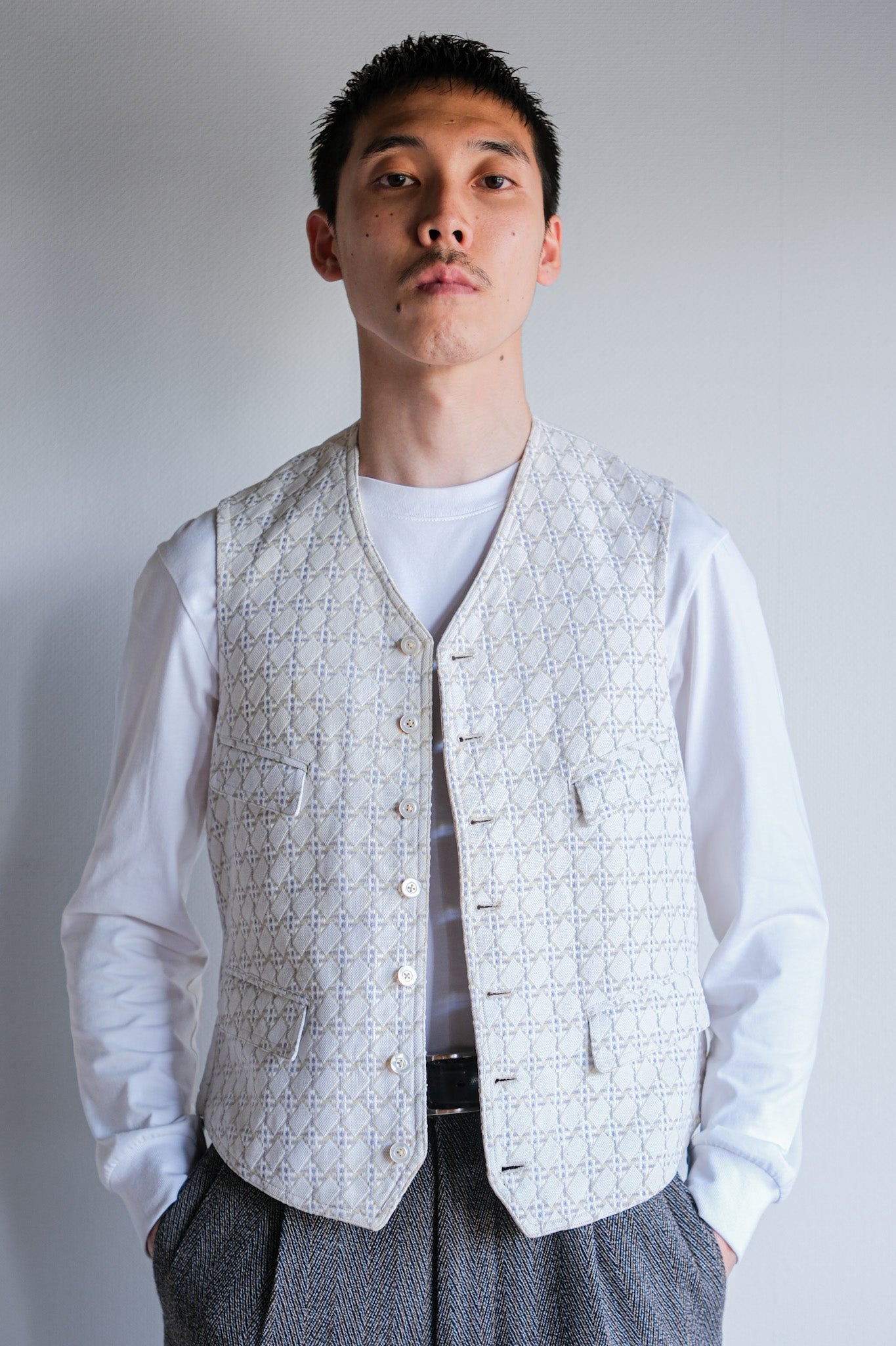 【~30's】French Vintage White Cotton Work Gilet "Unusual Fabric"