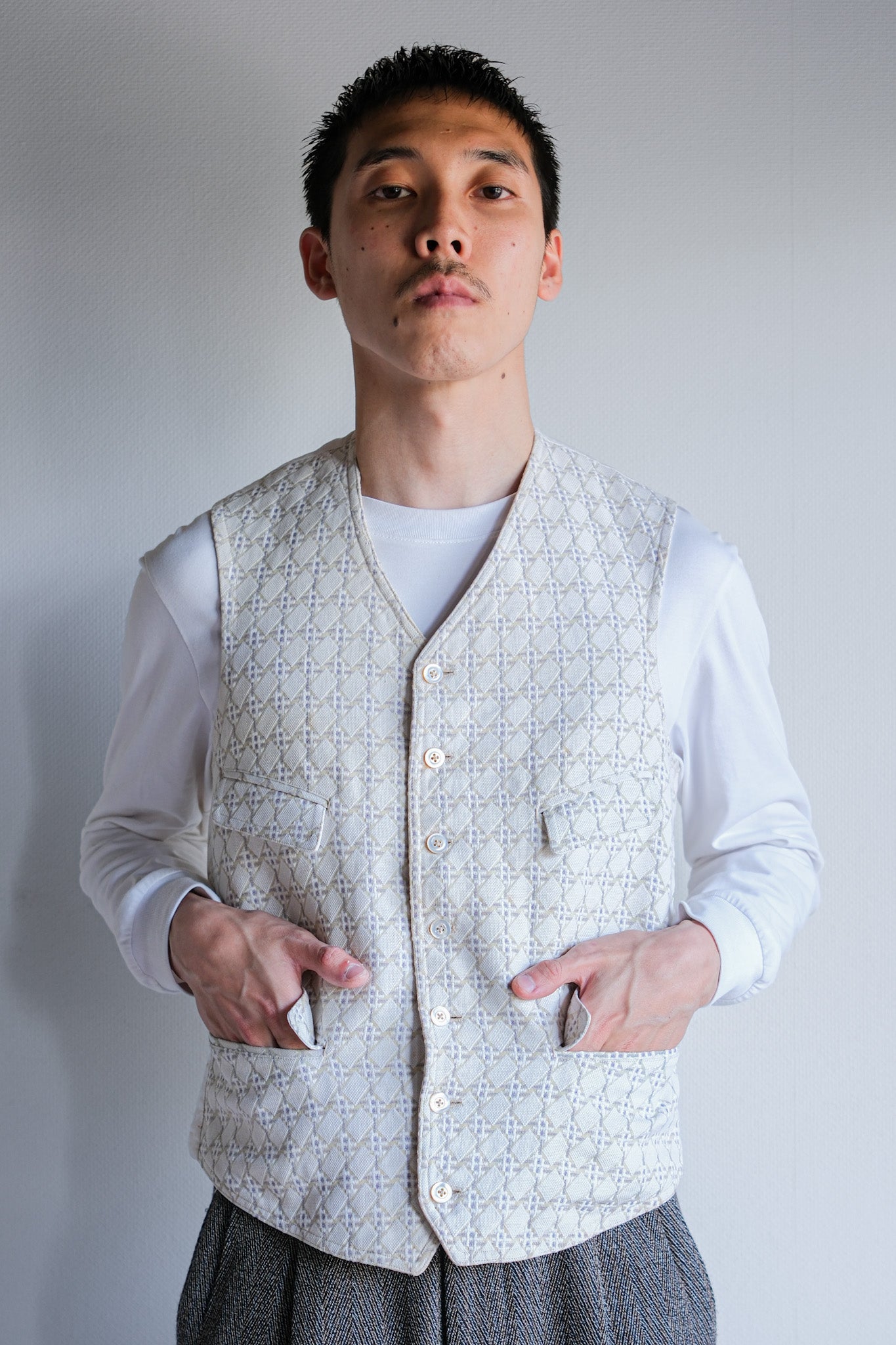 【~30's】French Vintage White Cotton Work Gilet "Unusual Fabric"