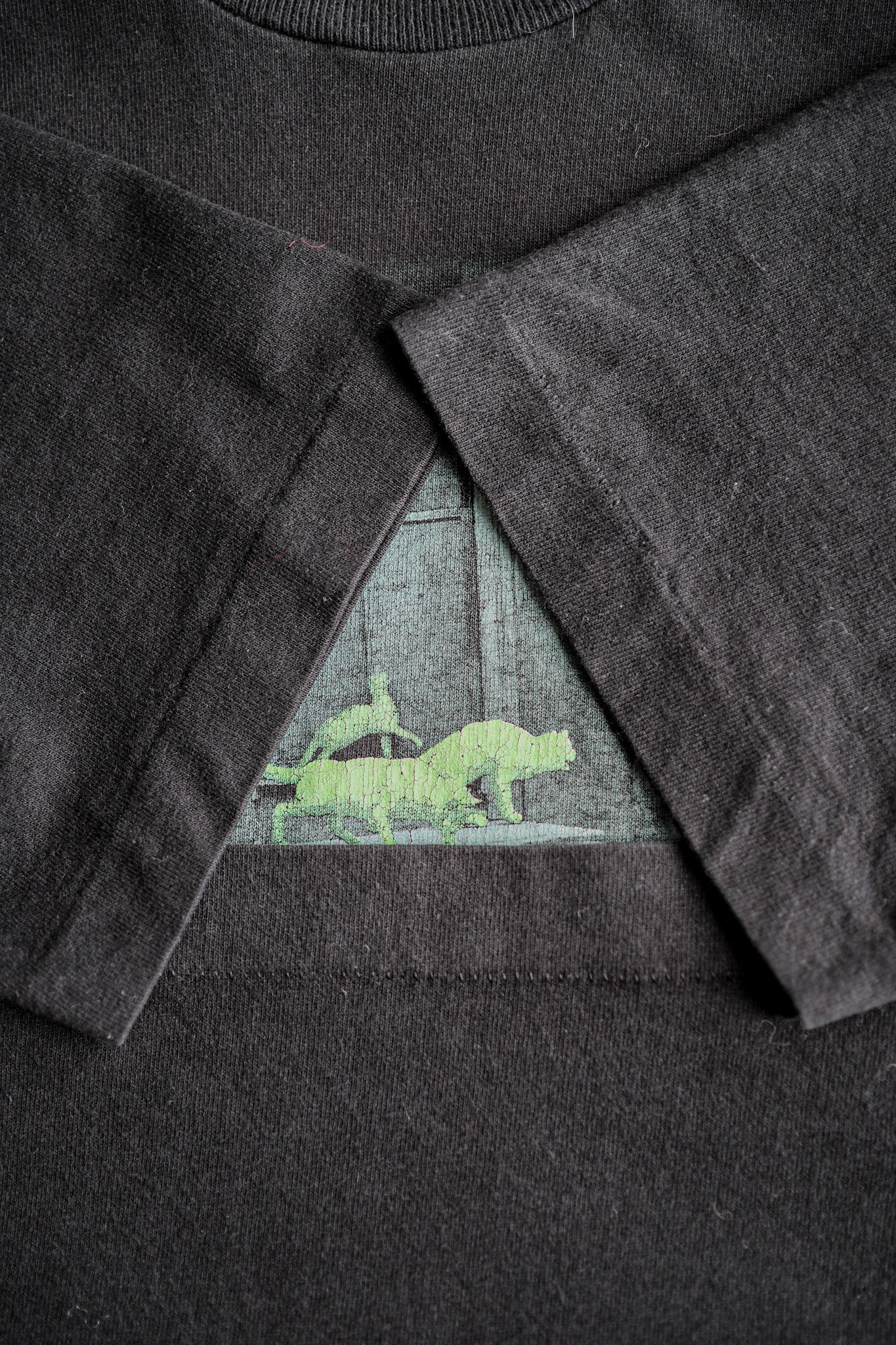 【~90's】Vintage Art Print T-shirt Size.M "Sandy Skoglund" "Radioactive Cats" "Made in U.S.A."