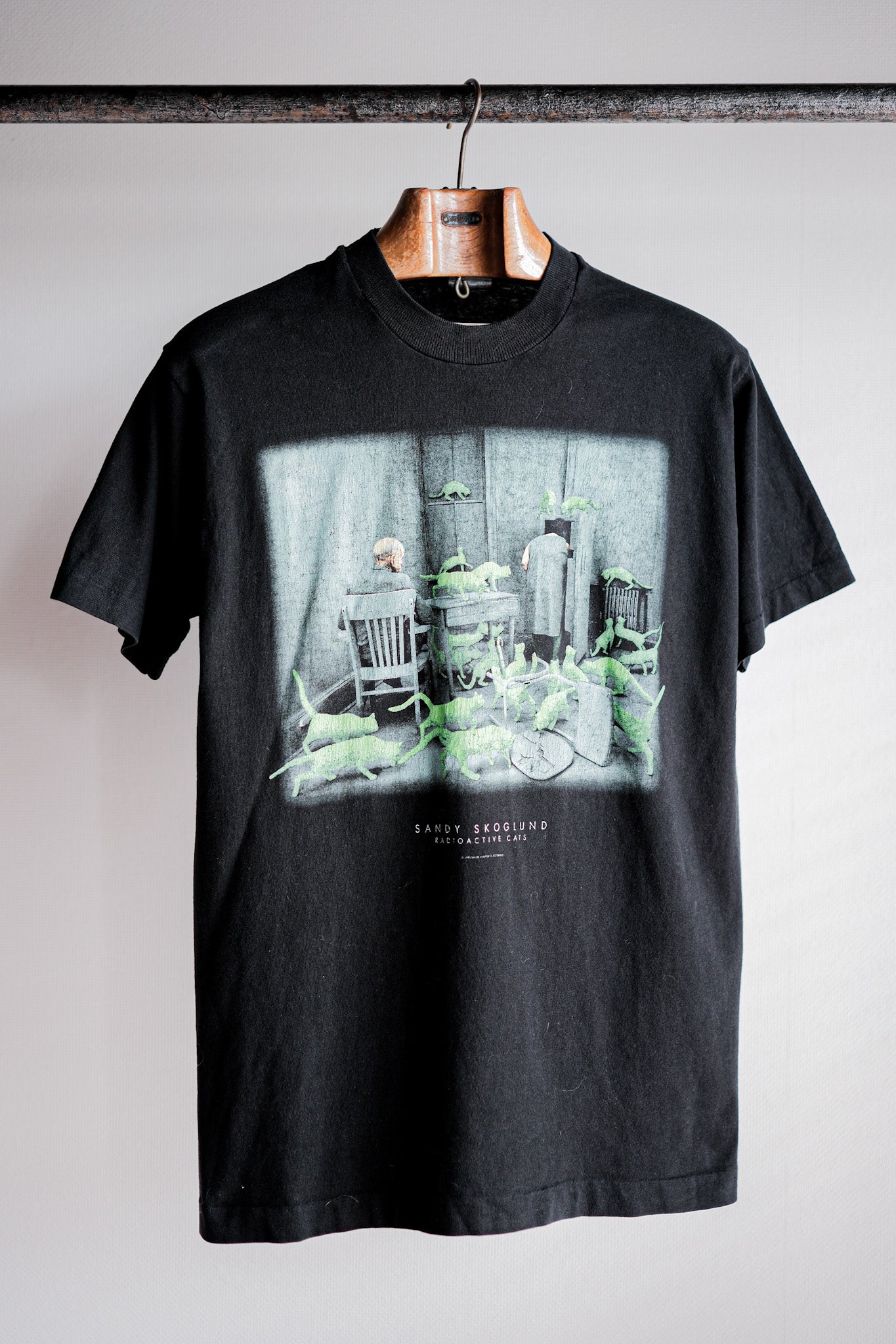 【~90's】Vintage Art Print T-shirt Size.M "Sandy Skoglund" "Radioactive Cats" "Made in U.S.A."