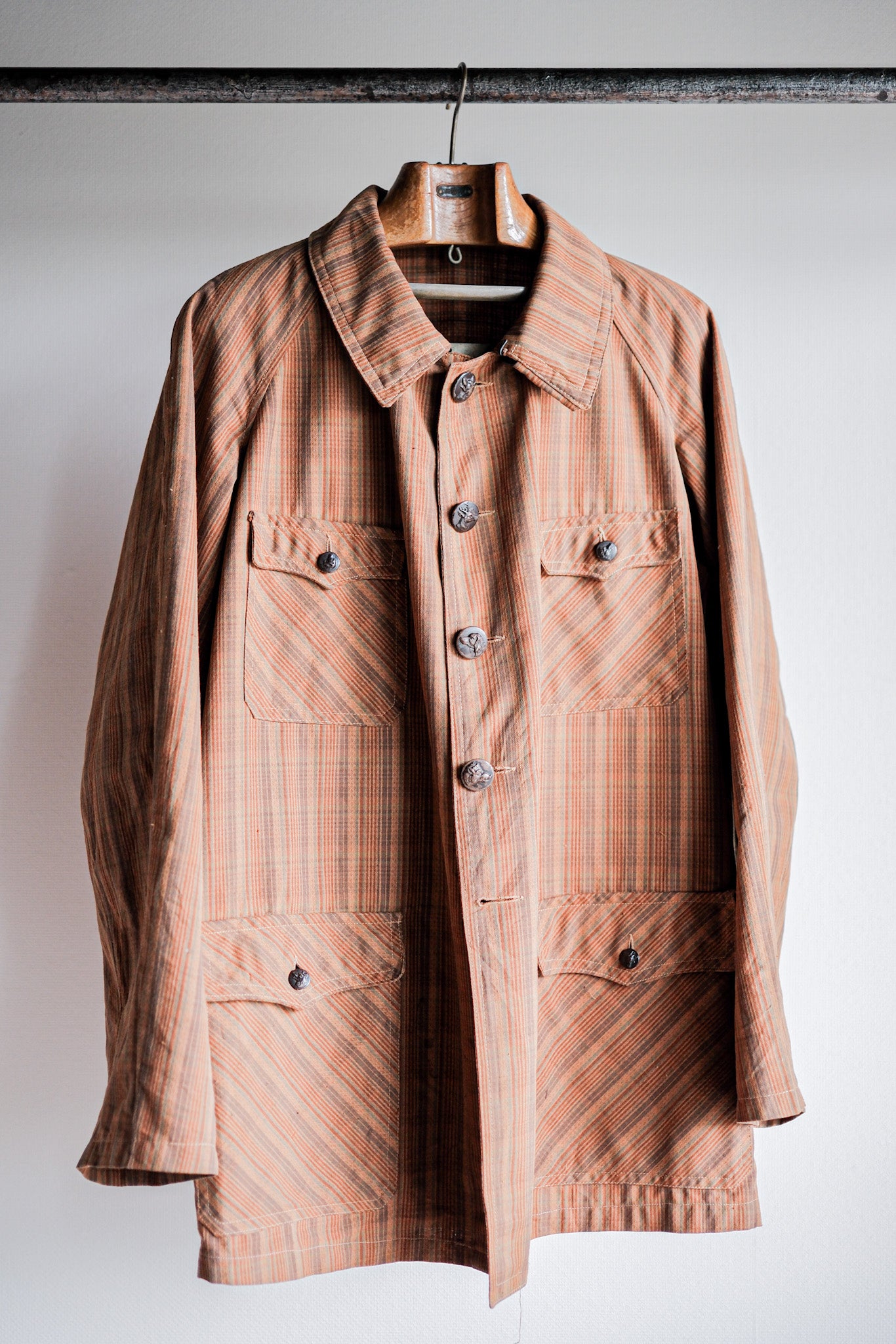 ［~50's］French Vintage Brown Cotton Striped Raglan Sleeve Hunting Jacket With Chin Strap "Unusual Pattern"