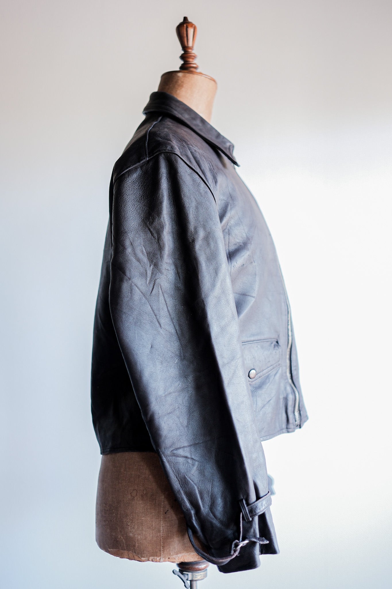 [~ 40 '] 프랑스 빈티지 브라운 가죽 사이클리스트 재킷 "수정"