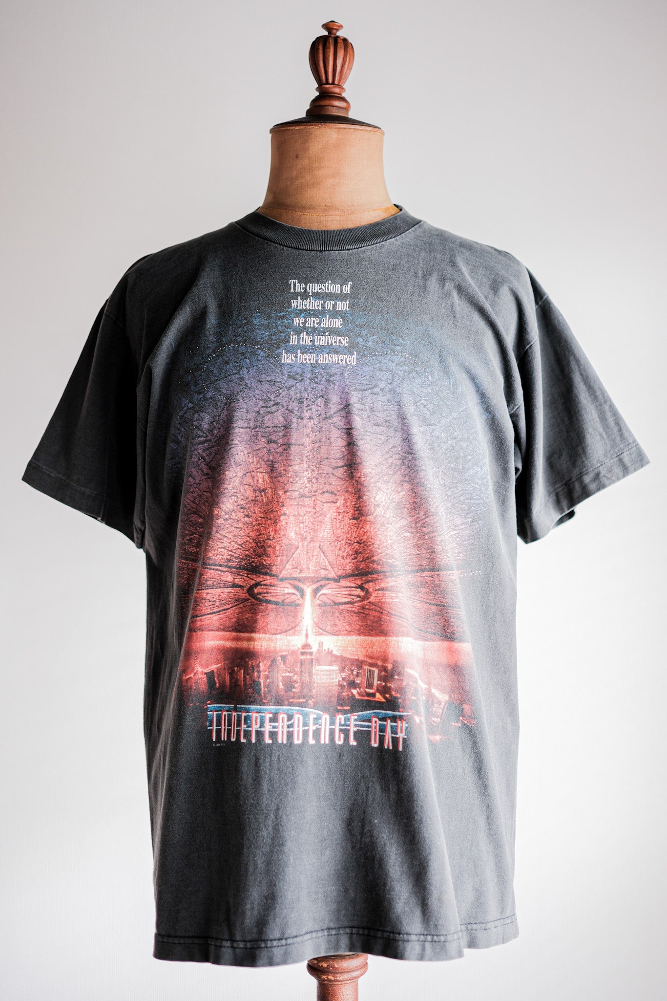 [~ 90's] เสื้อยืดพิมพ์หนังวินเทจขนาดเสื้อยืด "วันประกาศอิสรภาพ"