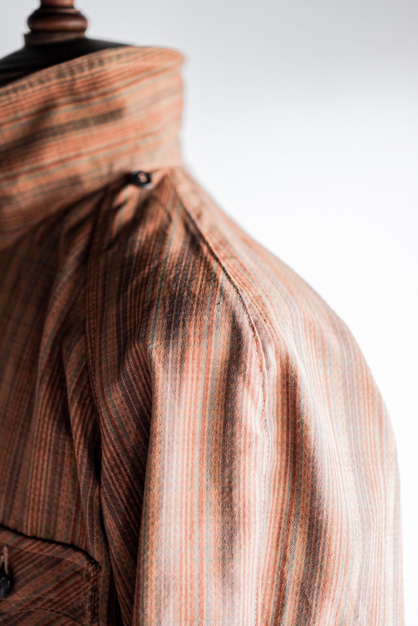 ［~50's］French Vintage Brown Cotton Striped Raglan Sleeve Hunting Jacket With Chin Strap "Unusual Pattern"