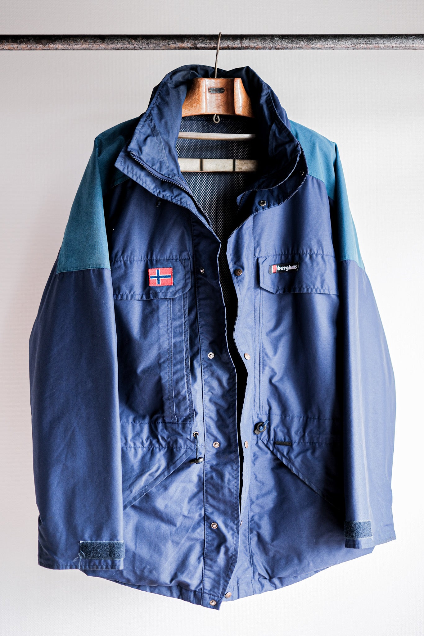 【~90's】Vintage Berghaus GORE-TEX Hiking Jacket Size.Large