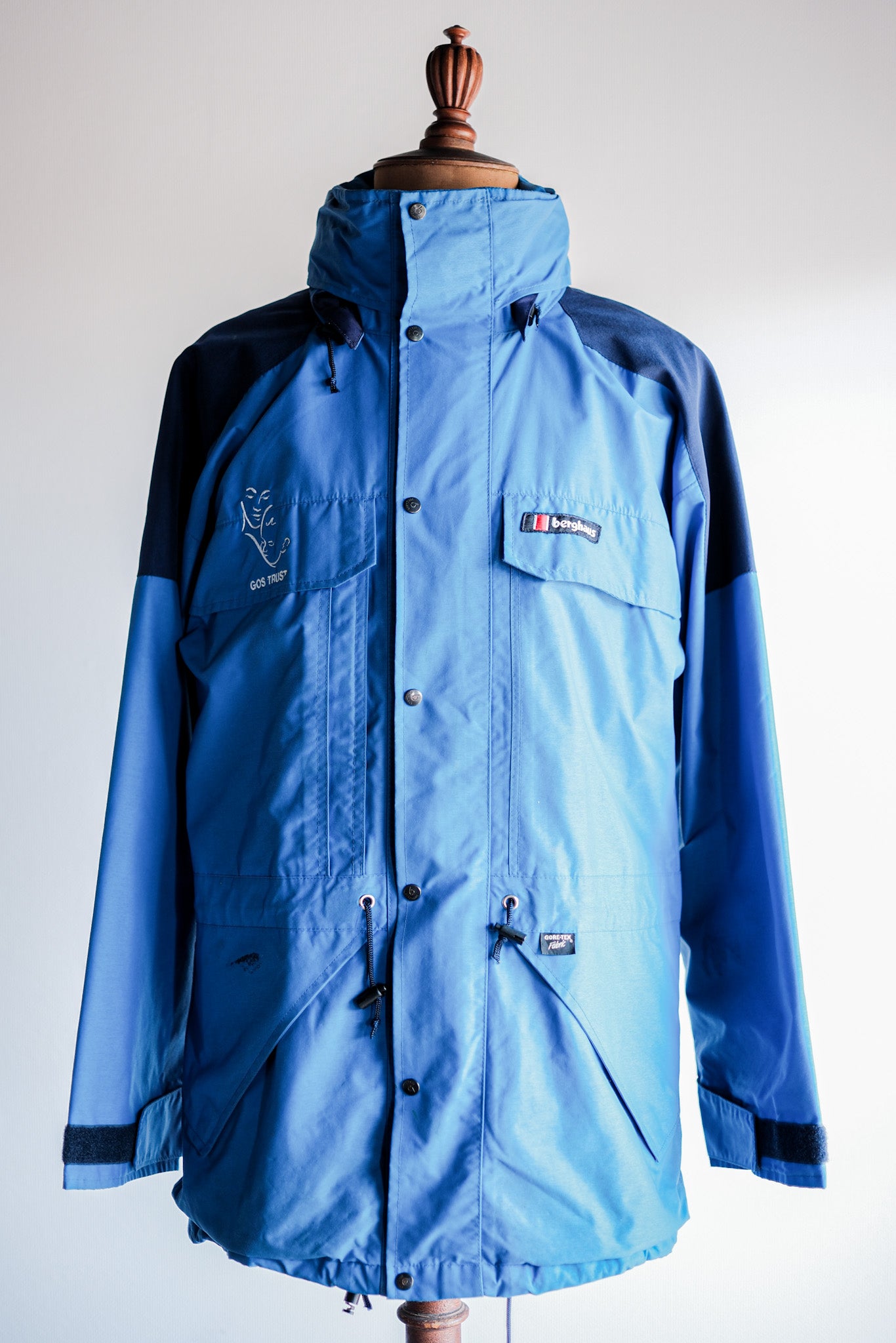 [~ 90's] Vintage Berghaus Gore-Tex Jacket Jacket Size.small