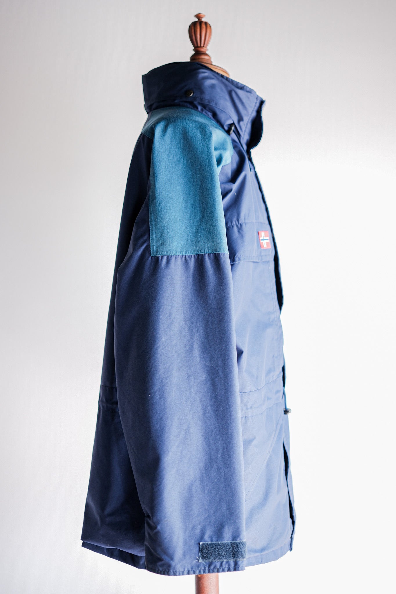【~90's】Vintage Berghaus GORE-TEX Hiking Jacket Size.Large