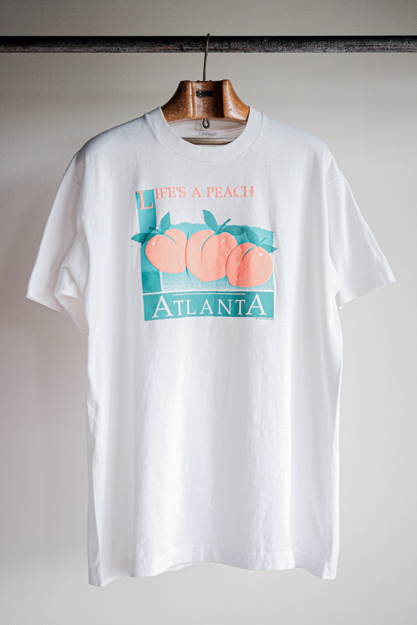 [~ 90's] Vintage Graphic Print T-Shirt Size.xl "Life's a Peach" "Made in U.S.A."