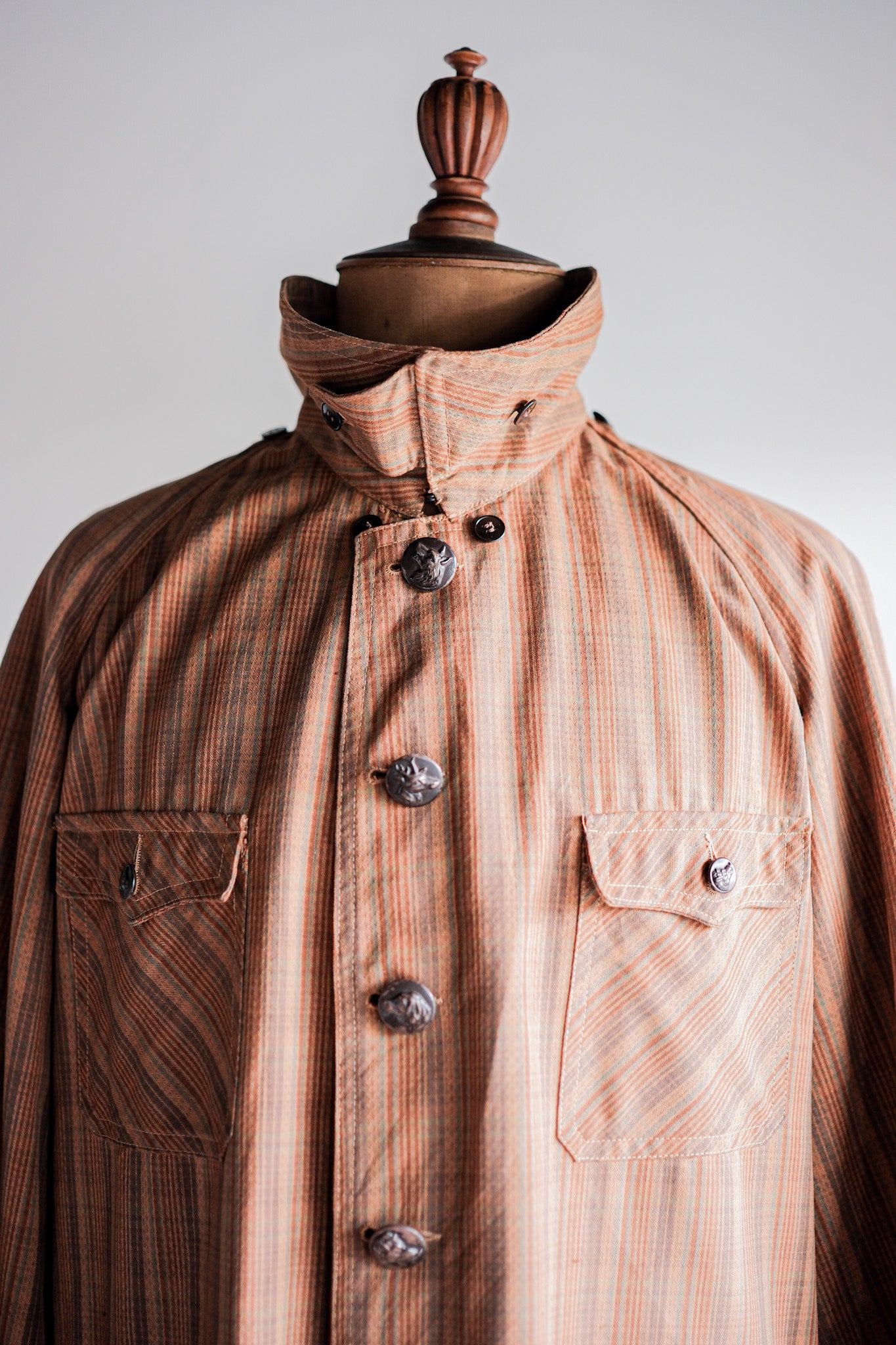 [~ 50's] French Vintage Brown Cotton Striped Raglan Sleeve Hunting Jacket with China Strap "Unusual Pattern"