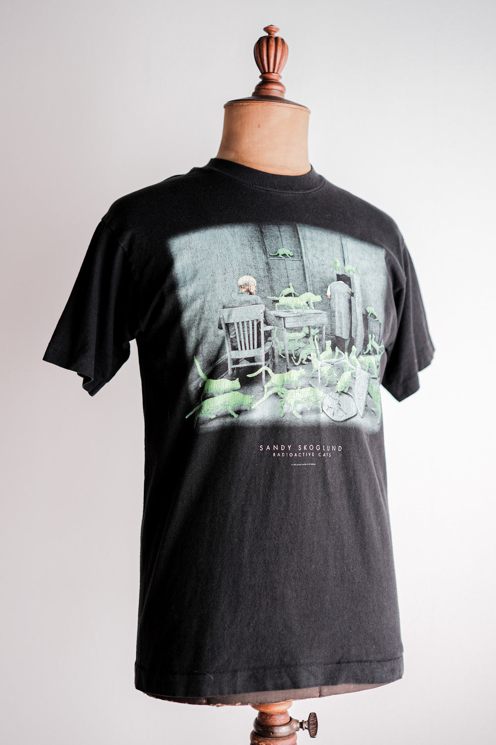 【~90's】Vintage Art Print T-shirt Size.M "Sandy Skoglund" "Radioactive Cats" "Made in U.S.A."