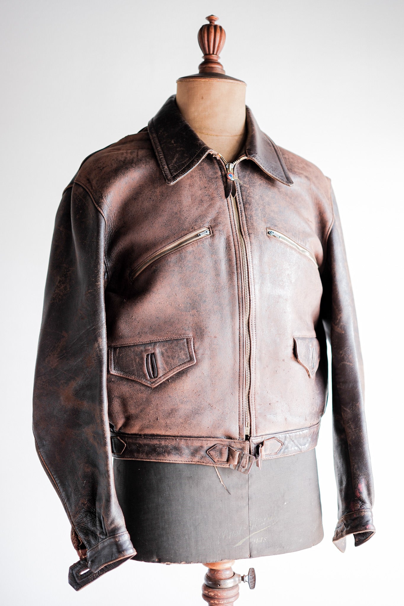 スーパースペシャル　1940s' ブラウンサイクリストジャケットタグなどはありますでしょうか