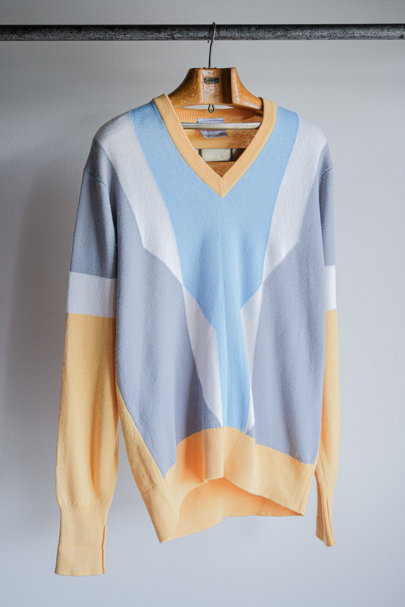 ［~80's］British Vintage Wool Acrylic V-necked Sweater Size.XXL "JAEGER SPORTSMAN"
