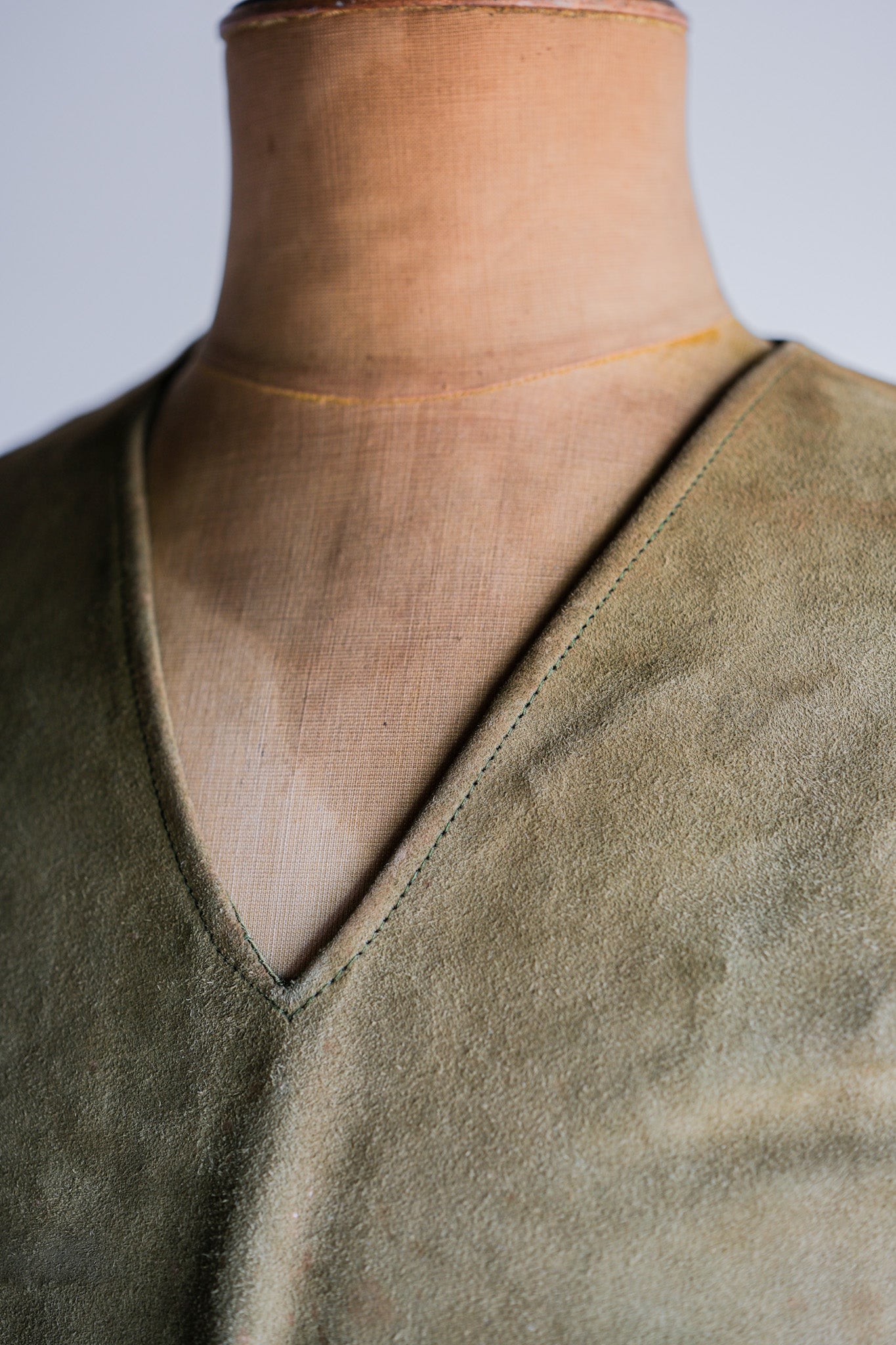 ［~60's］British Vintage Suede Leather Side Zip Pullover V-necked Vest