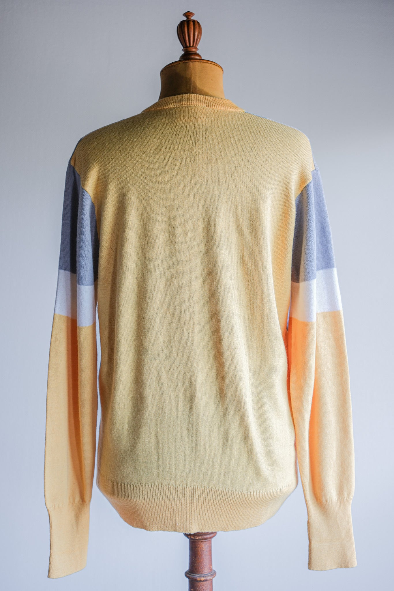 ［~80's］British Vintage Wool Acrylic V-necked Sweater Size.XXL "JAEGER SPORTSMAN"
