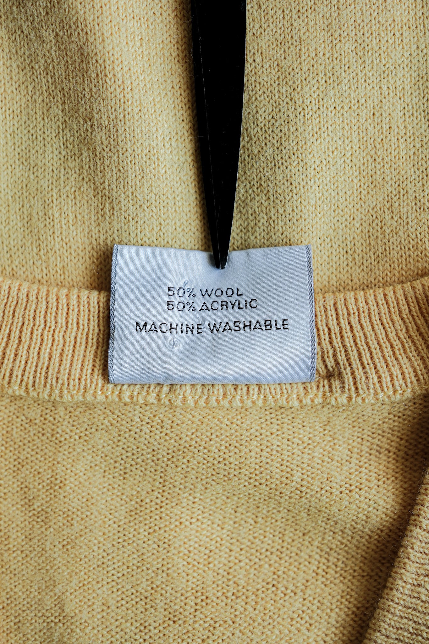 ［~80's］British Vintage Wool Acrylic V-necked Sweater Size.XXL "JAEGER SPORTSMAN"