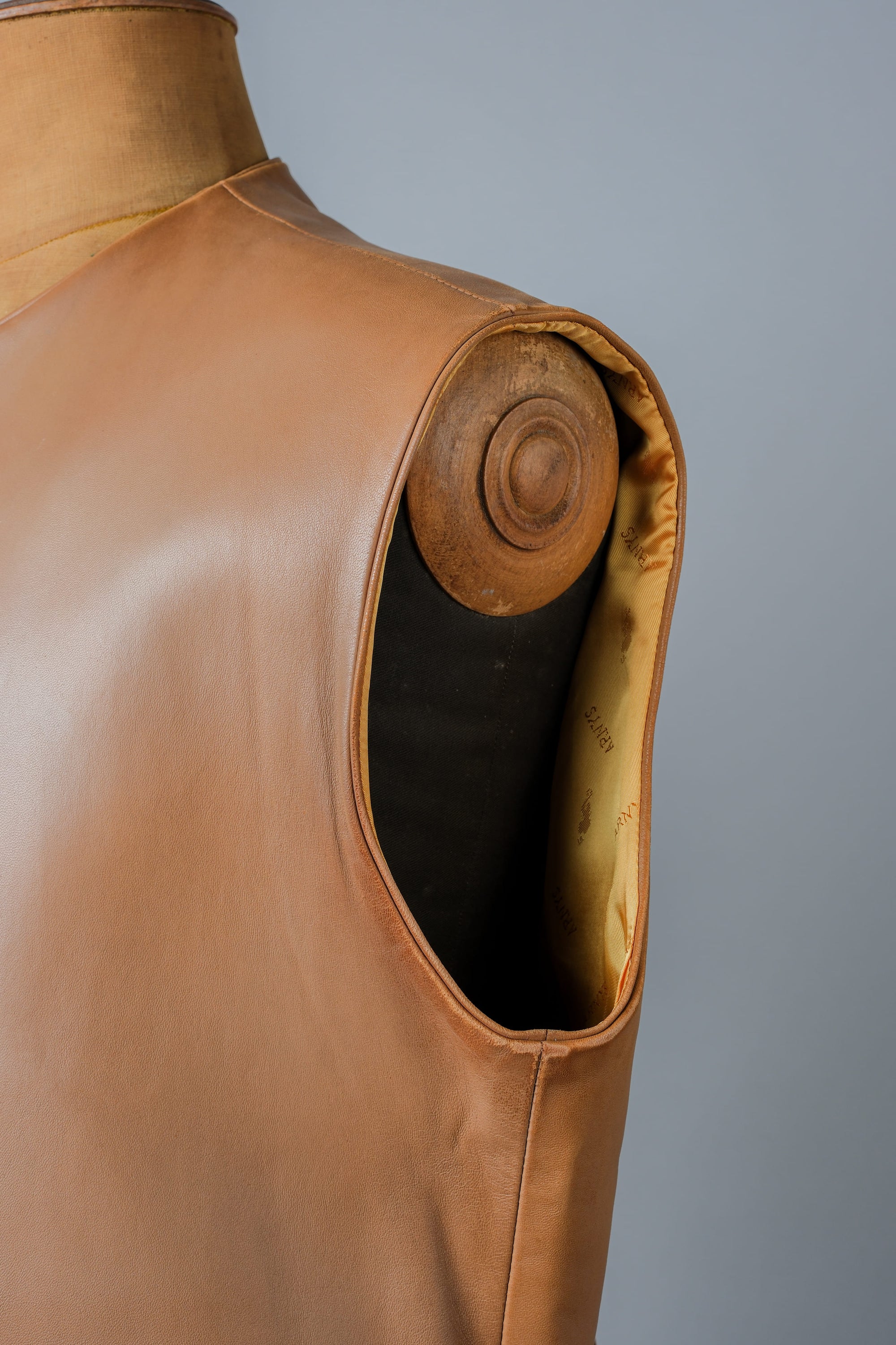 ［~00's］Old ARNYS PARIS Lambskin Leather Gilet Size.54 "Bordé"