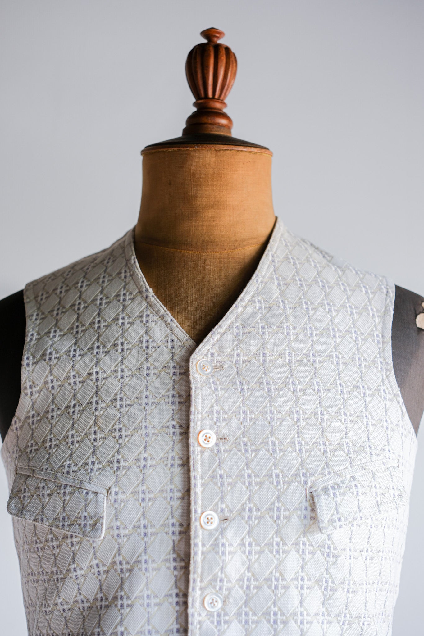 ［~30's］French Vintage White Cotton Work Gilet "Unusual Fabric"