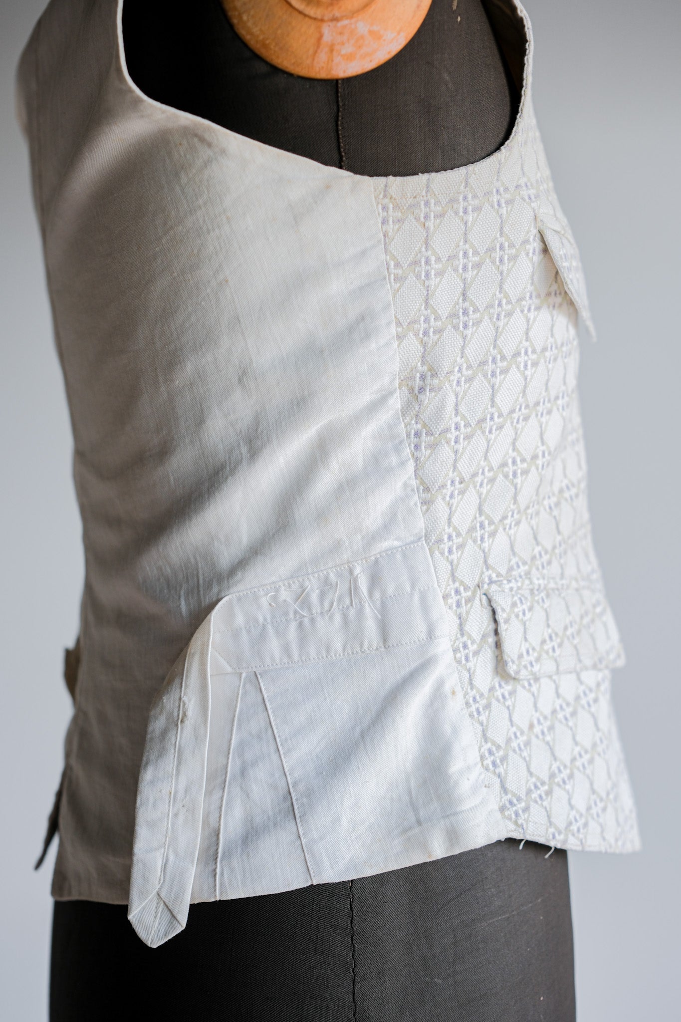［~30's］French Vintage White Cotton Work Gilet "Unusual Fabric"