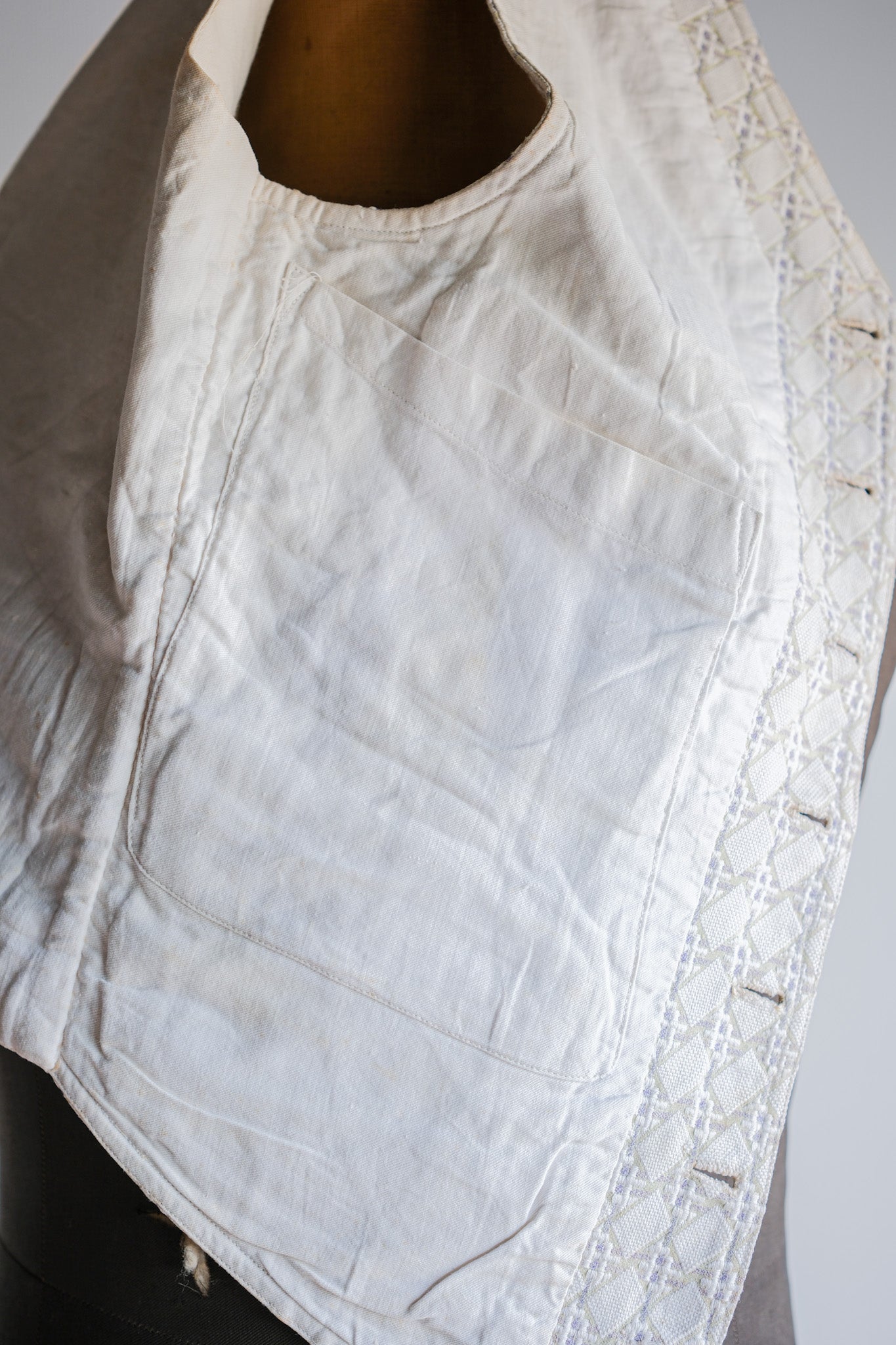 ［~30's］French Vintage White Cotton Work Gilet "Unusual Fabric"