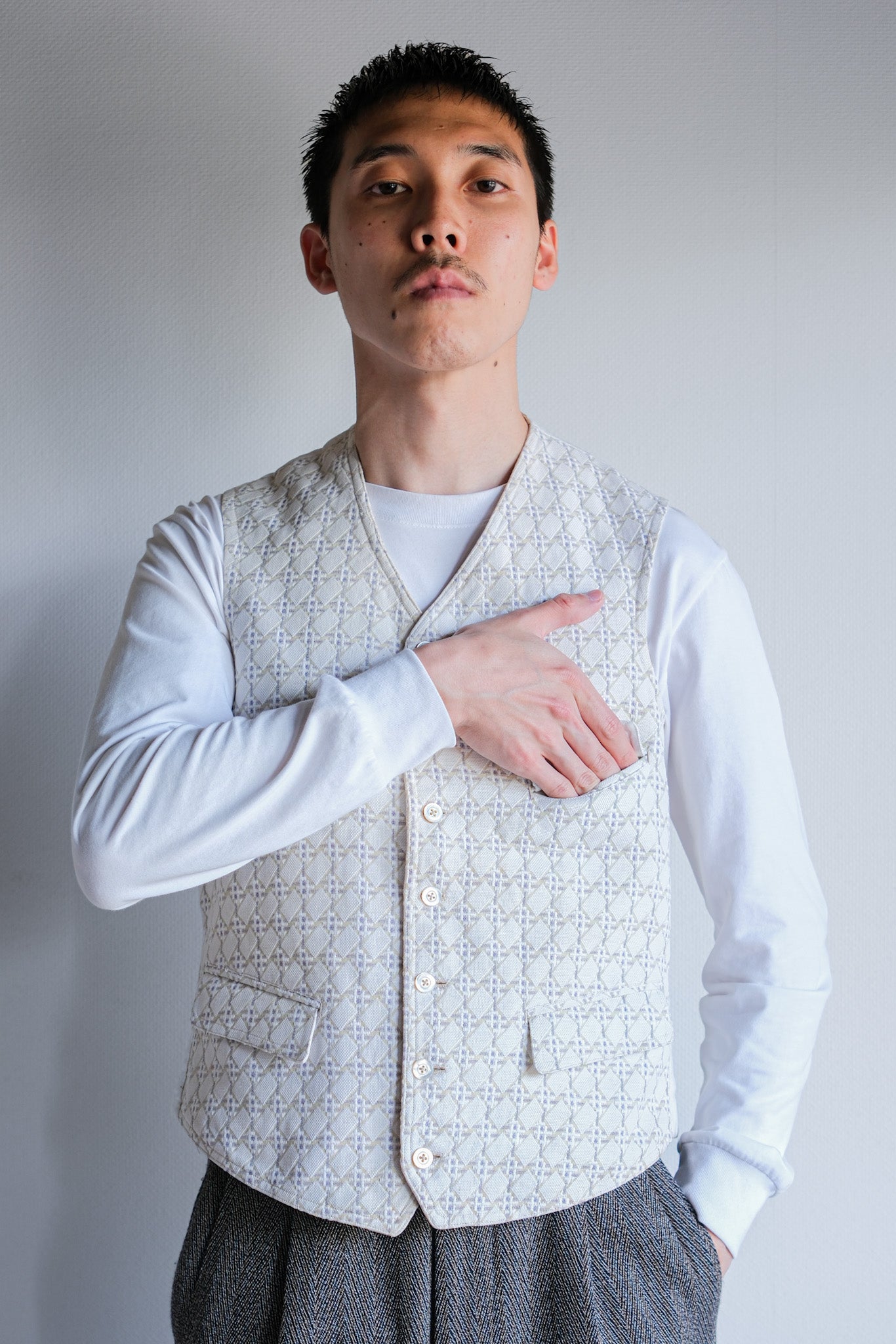 ［~30's］French Vintage White Cotton Work Gilet "Unusual Fabric"