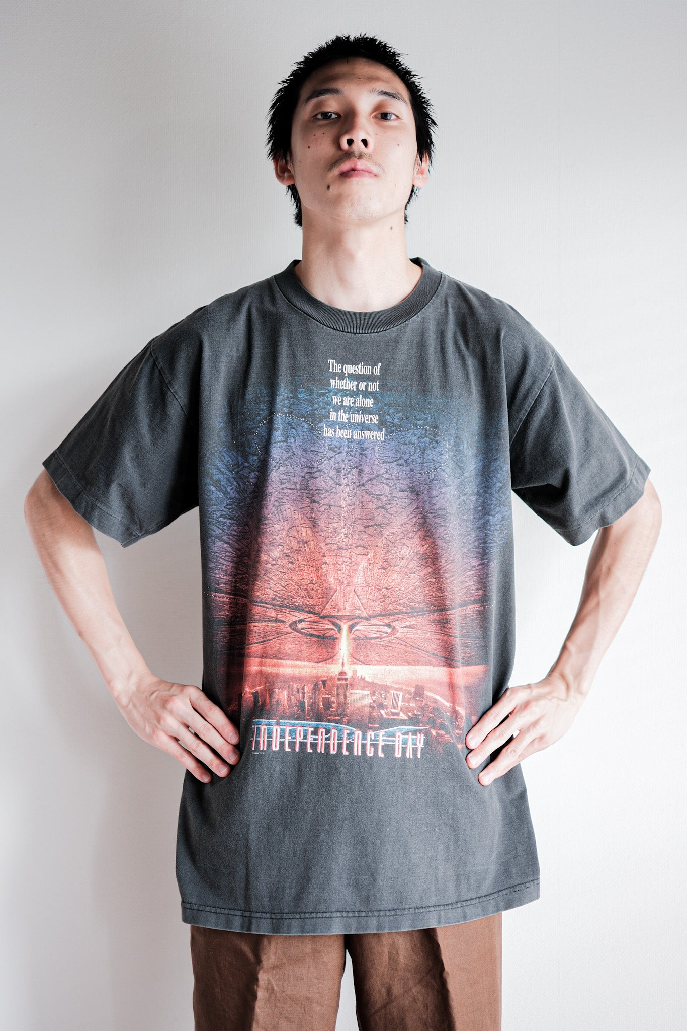 [~ 90's] เสื้อยืดพิมพ์หนังวินเทจขนาดเสื้อยืด "วันประกาศอิสรภาพ"