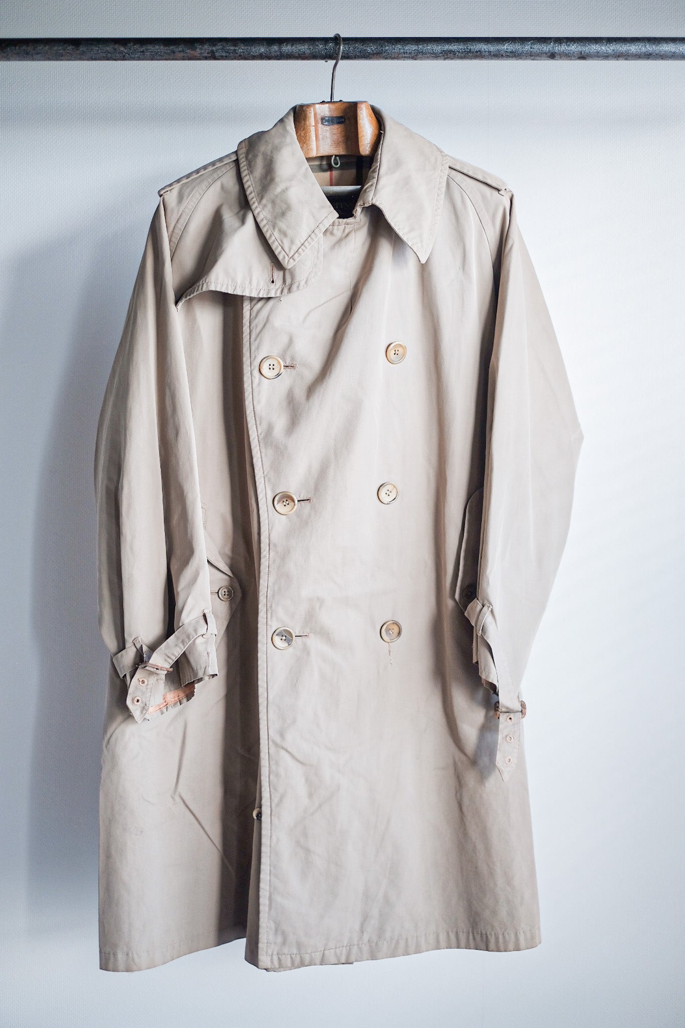 Burberry single hotsell breasted trench coat