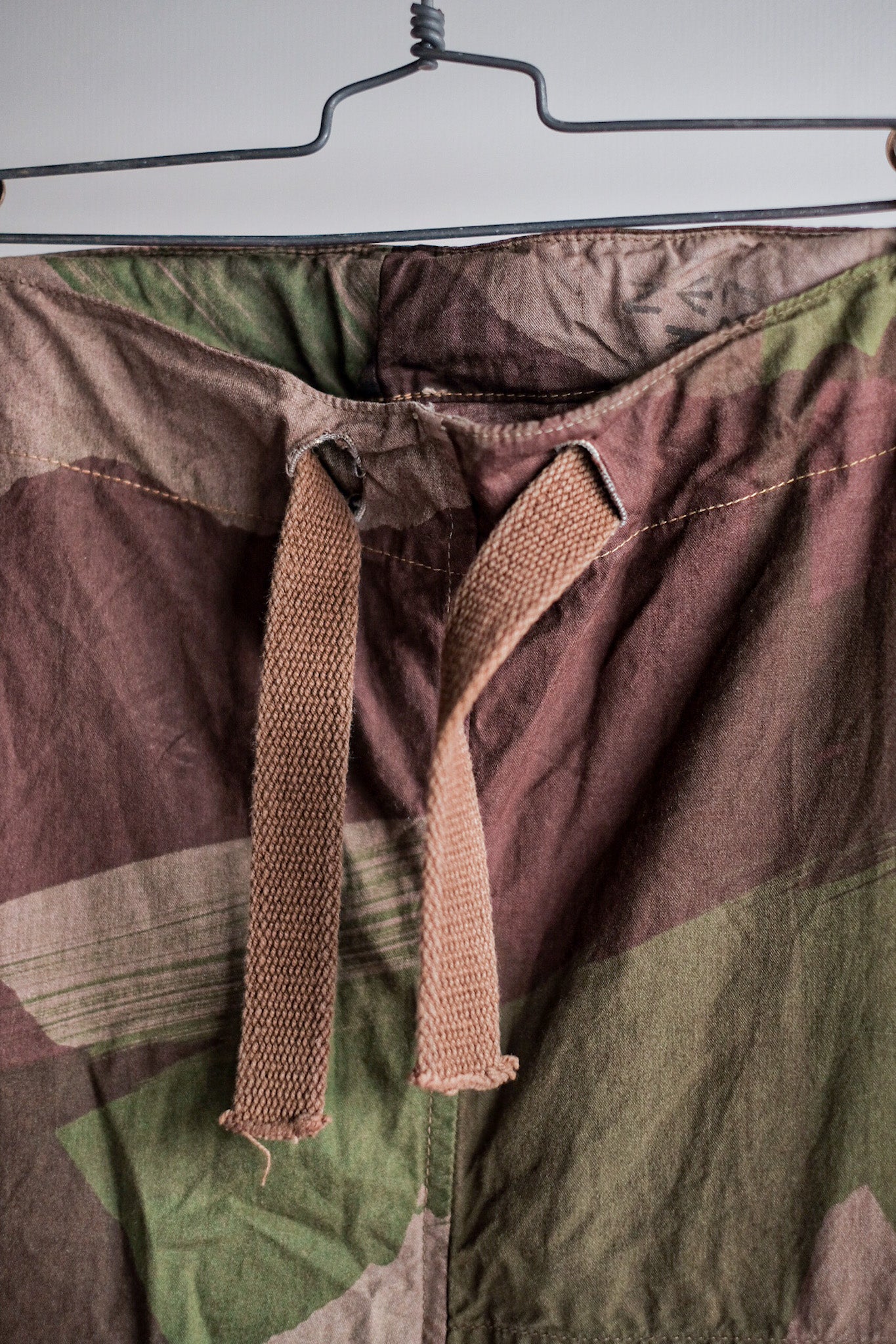 [~ 40's] กองทัพอังกฤษ SAS อำพรางกางเกงกันลมขนาด 2 "Dead Stock"