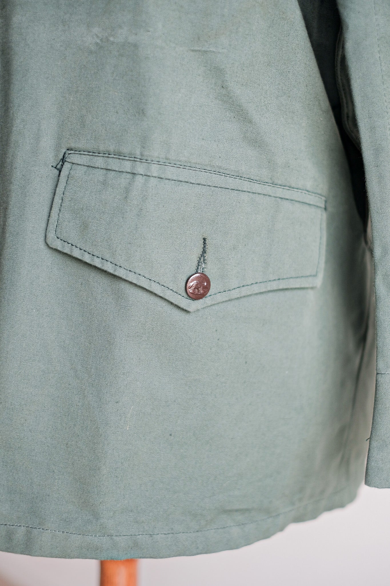 ［~50's］French Vintage Green Cotton Hunting Jacket With Chin Strap "Dead Stock"