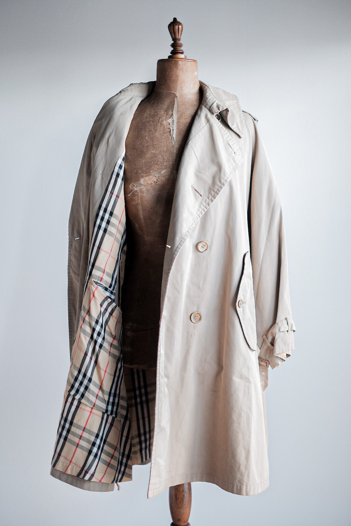 Burberry raglan hot sale trench coat