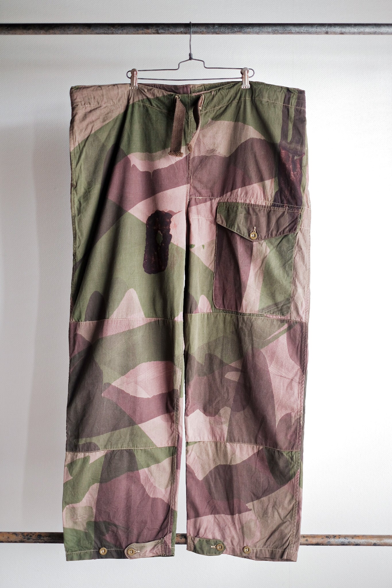 [~ 40's] BRITISH ARMY SAS CAMOUFLAGED WINDPROOF TROUSERS SIZE.4 "Unusual Type" "DEAD STOCK"