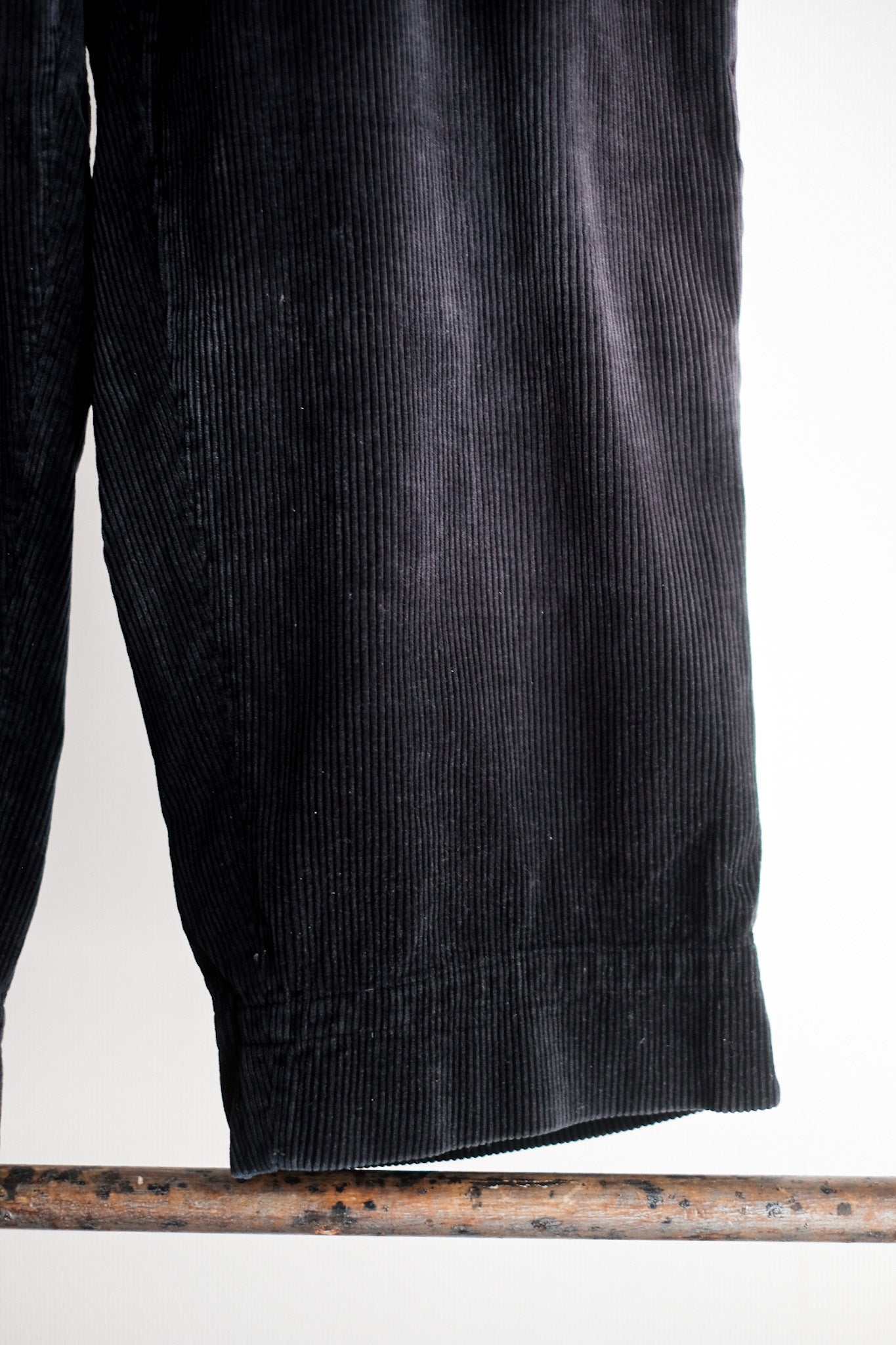 Slim Fit Corduroy trousers - Black - Men | H&M IN