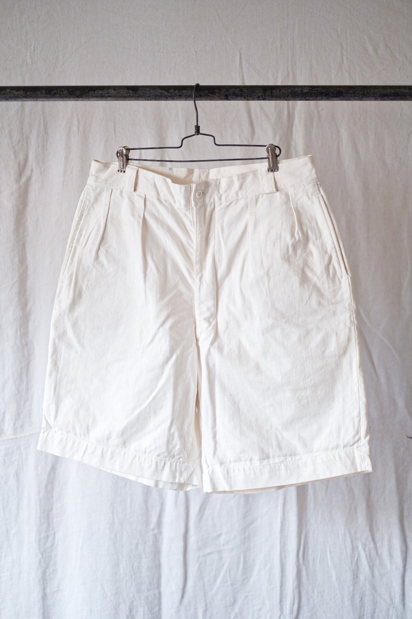 [~ 50's] Short en lin en coton blanc de la marine française