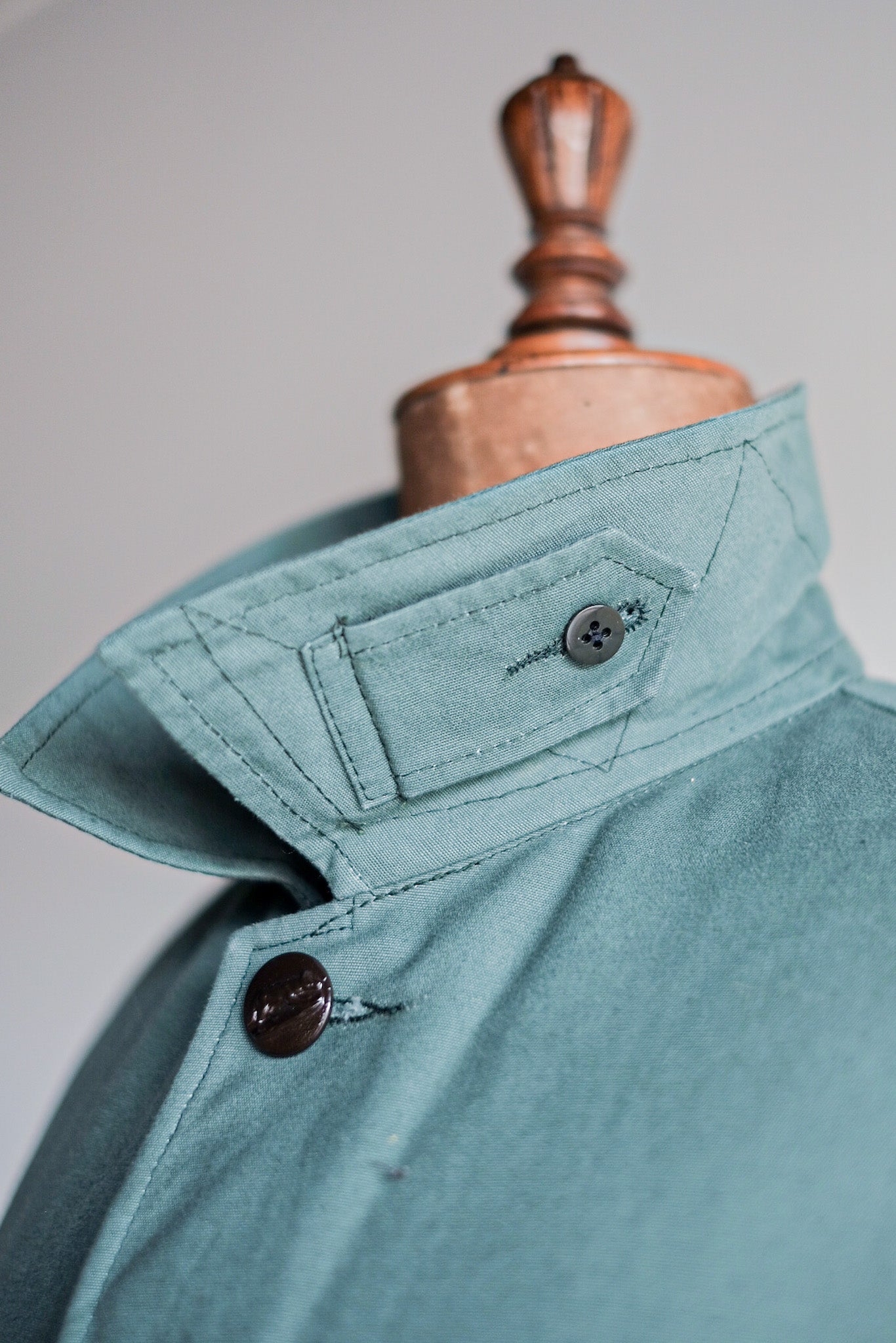 ［~50's］French Vintage Green Cotton Hunting Jacket With Chin Strap "Dead Stock"
