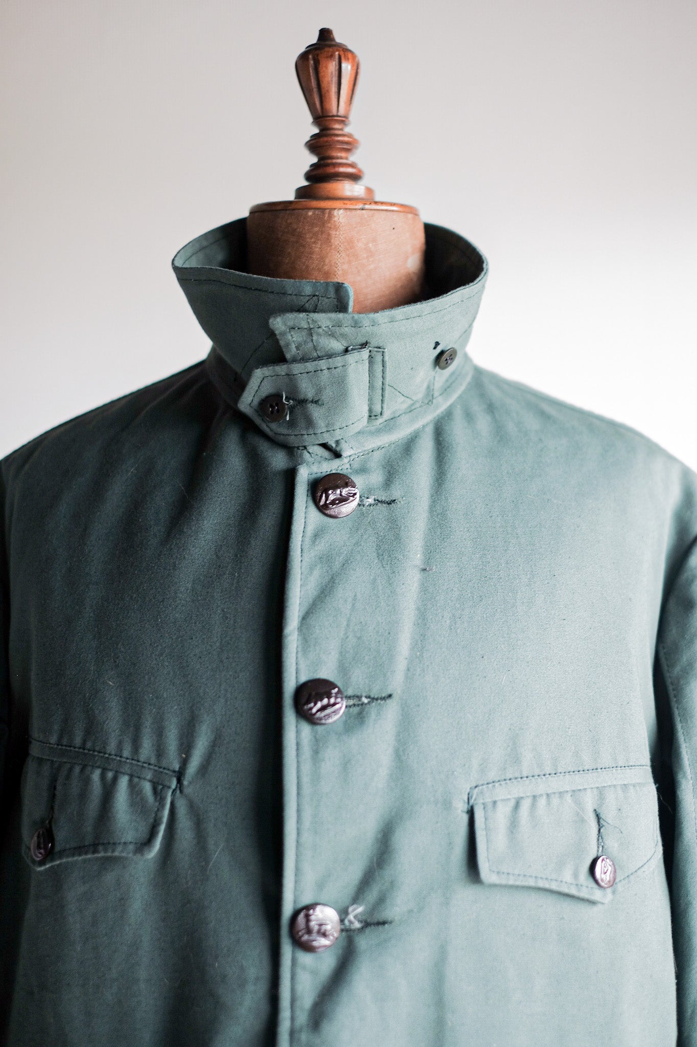 ［~50's］French Vintage Green Cotton Hunting Jacket With Chin Strap "Dead Stock"