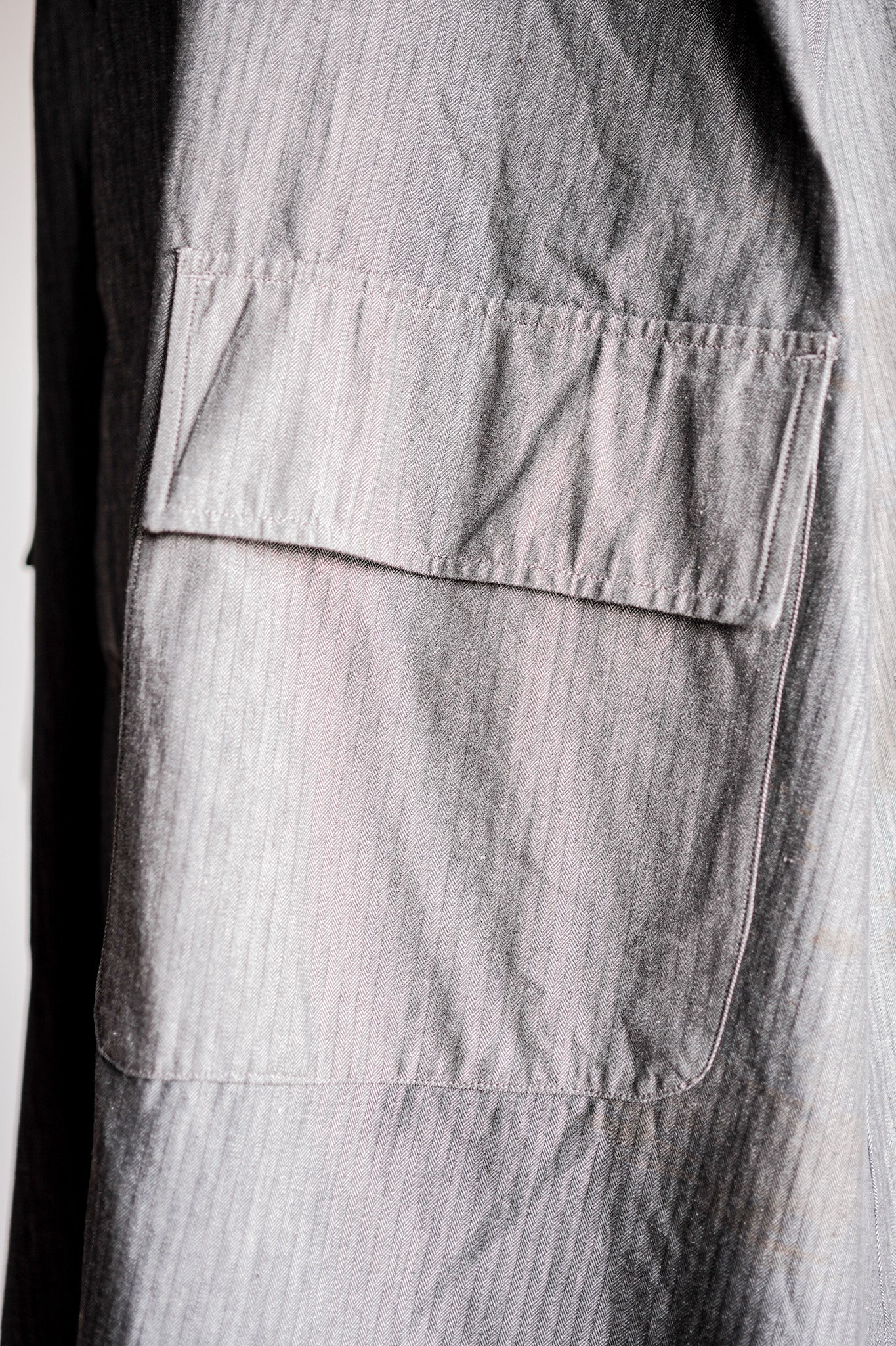 ［~40's］French Vintage Salt & Pepper Cotton HBT Work Coat With Chin Strap "Dead Stock"