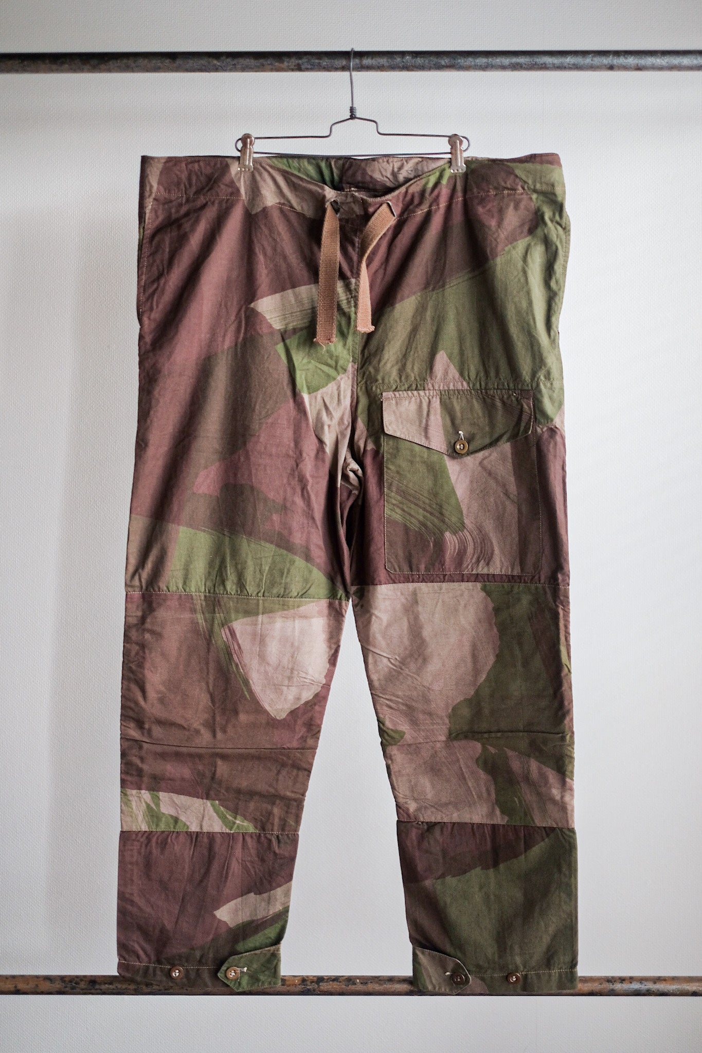[~ 40's] กองทัพอังกฤษ SAS อำพรางกางเกงกันลมขนาด 2 "Dead Stock"